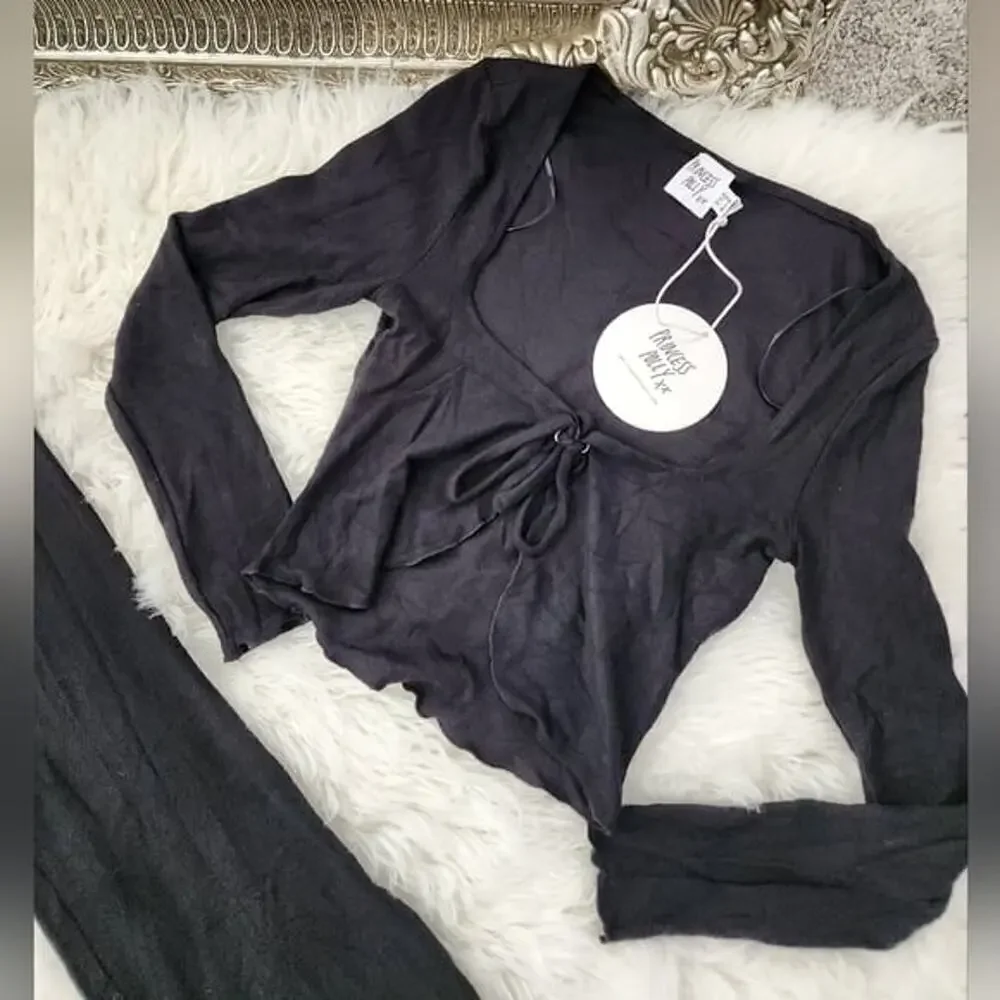 Princess Polly Iris set. Black. Matching Set. Good Stretch. Size 6. New